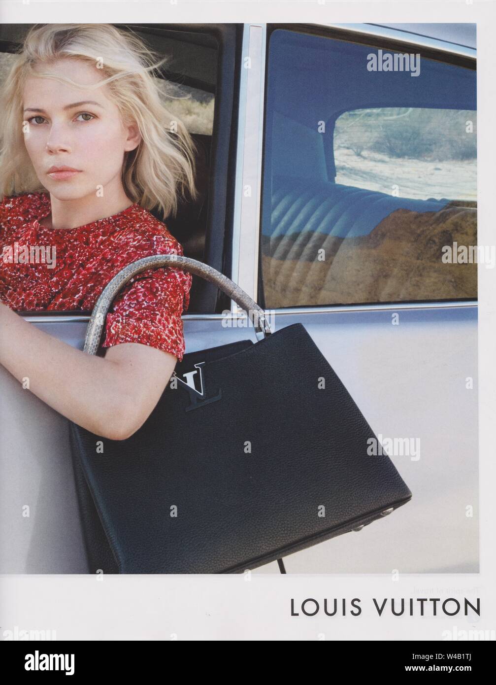 Plakat werbung Louis Vuitton Handtasche mit Michelle Williams Schauspielerin in Papier Magazin aus 2015, Werbung, kreative Werbung von 2010 s Stockfoto