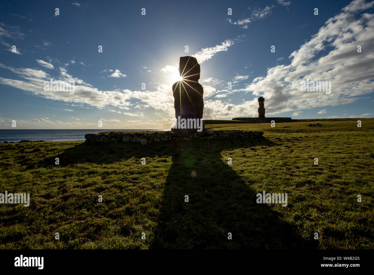 Moais in Ahu Vai Uri, Tahai archäologischer Komplex, Rapa Nui National Park, Easter Island, Chile. Stockfoto