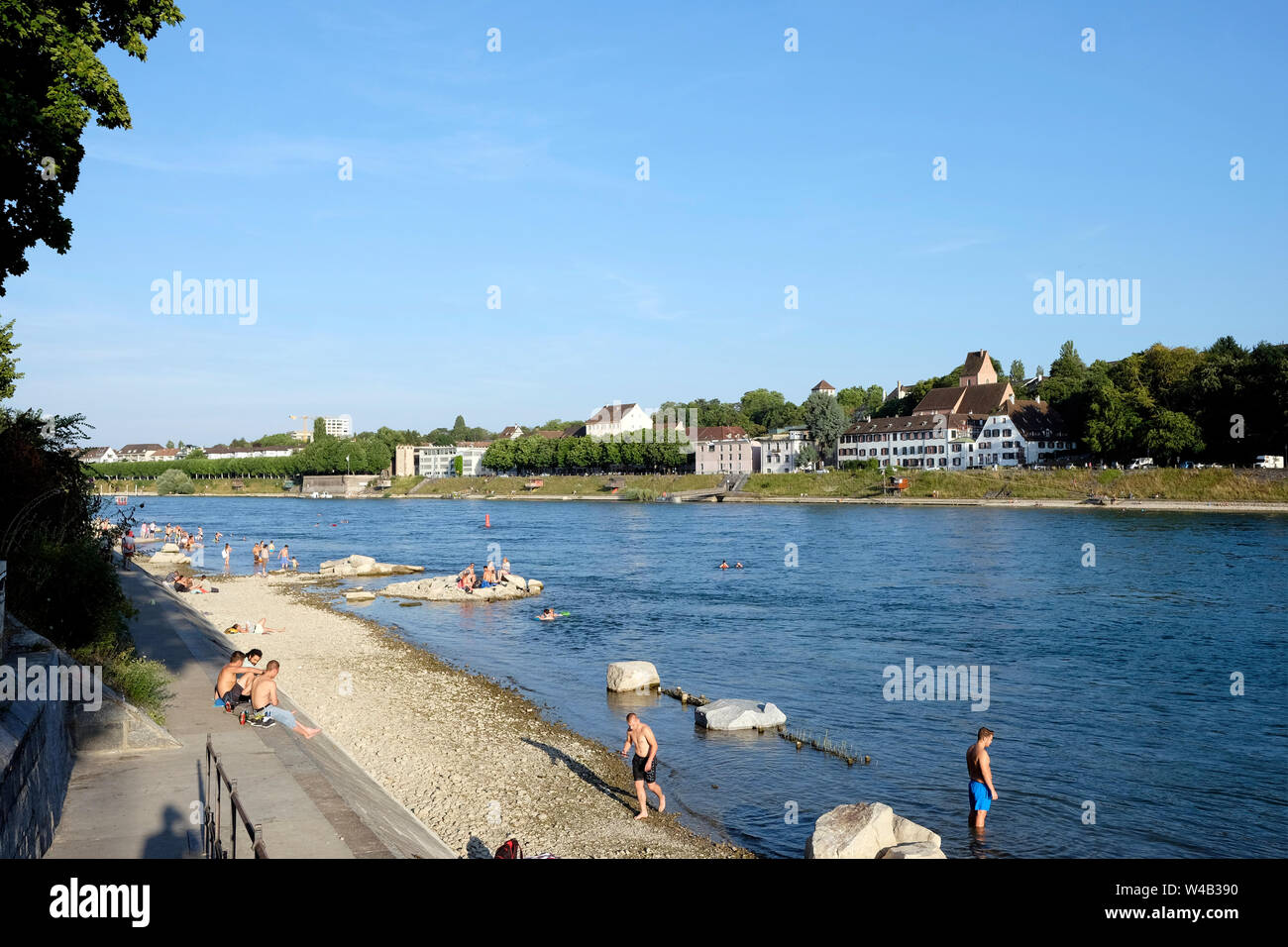 Schwimmen im Rhein, Basel, Schweiz Stockfoto