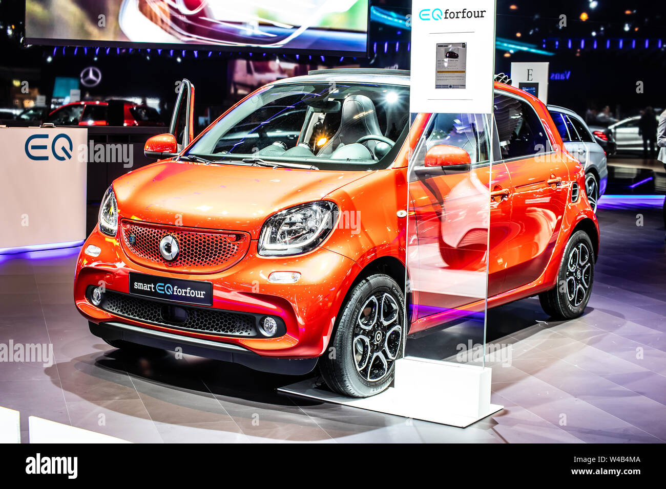 Brüssel, Belgien, Jan 2019: rot metallic Smart EQ forfour zu Brüssel Motor Show, kleine elektrische EV von Mercedes-Benz Stockfoto