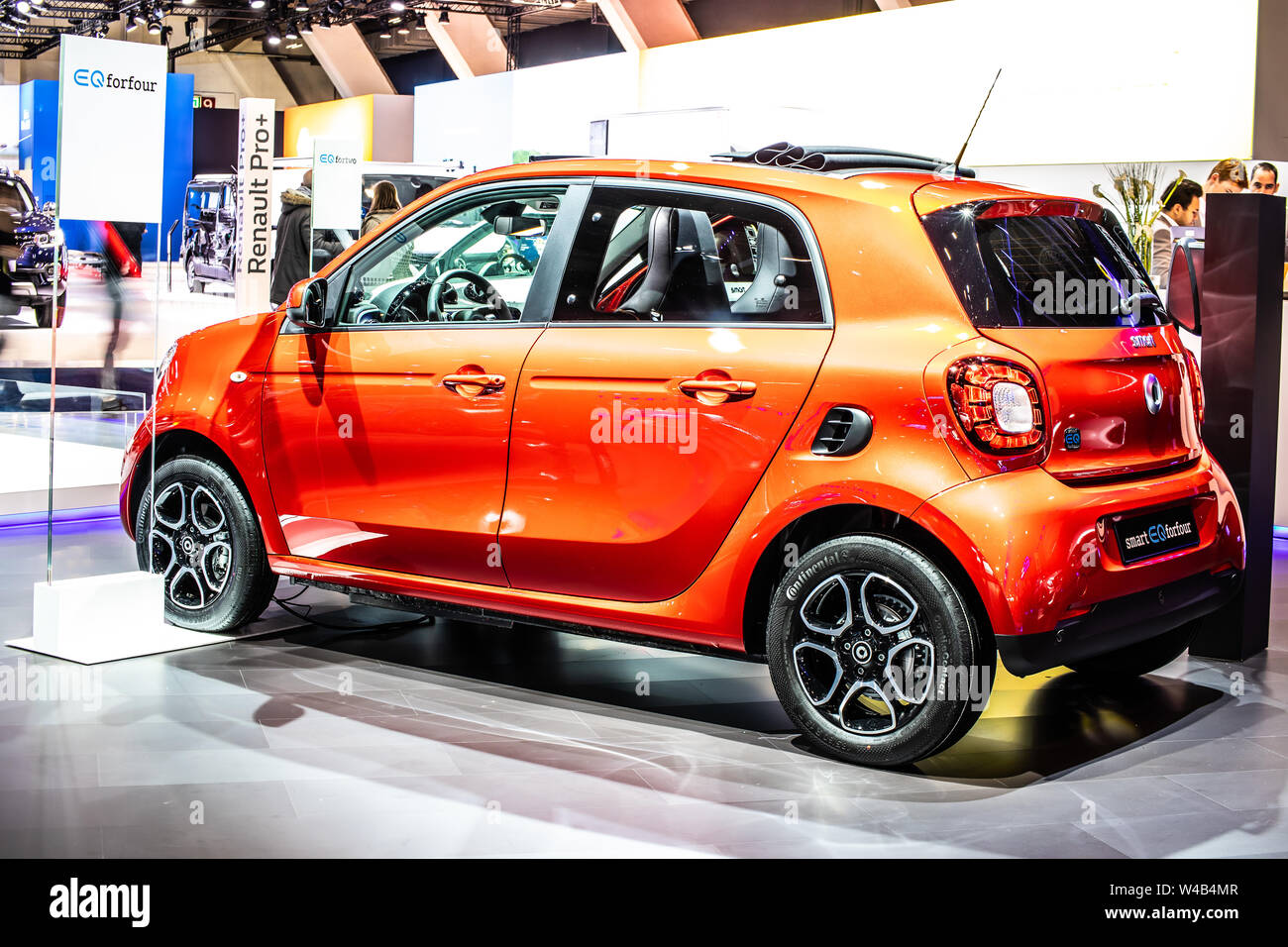 Brüssel, Belgien, Jan 2019: rot metallic Smart EQ forfour zu Brüssel Motor Show, kleine elektrische EV von Mercedes-Benz Stockfoto