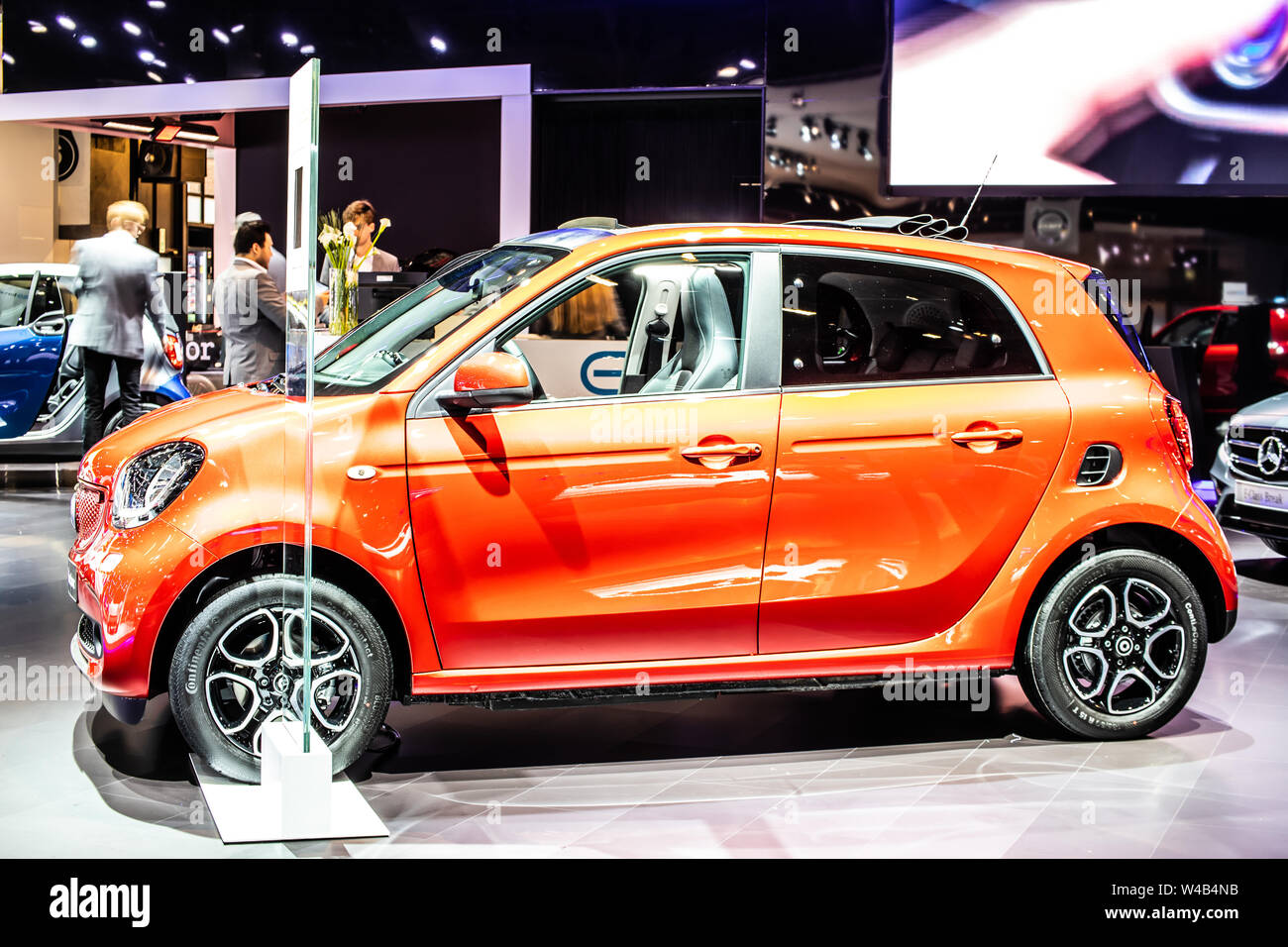 Brüssel, Belgien, Jan 2019: rot metallic Smart EQ forfour zu Brüssel Motor Show, kleine elektrische EV von Mercedes-Benz Stockfoto