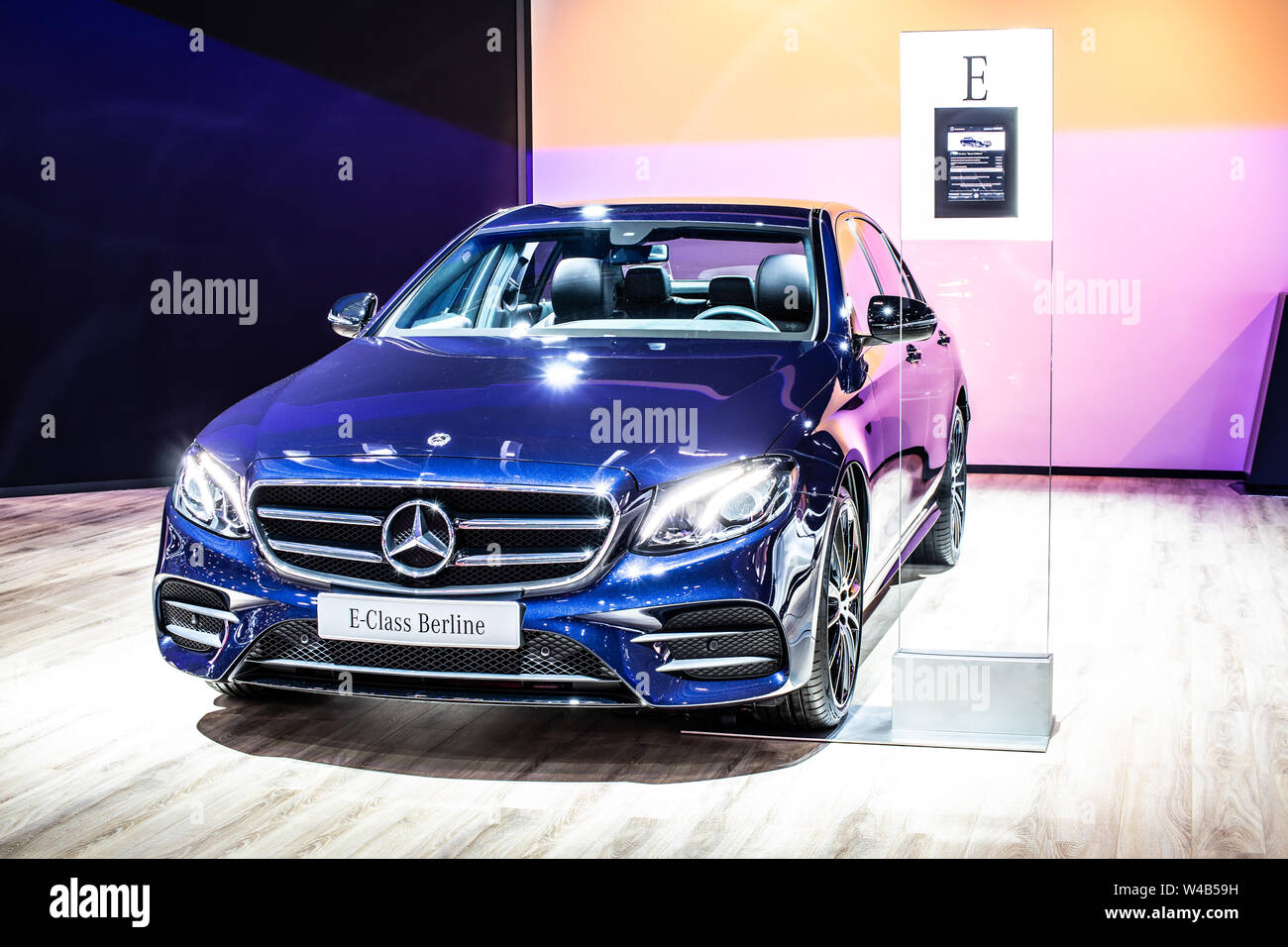 Brüssel, Belgien, Jan 2019 Blau Mercedes E 200 D Berline Limousine Limousine Sport Edition, Brüssel Motor Show, E-Klasse von Mercedes-Benz Stockfoto