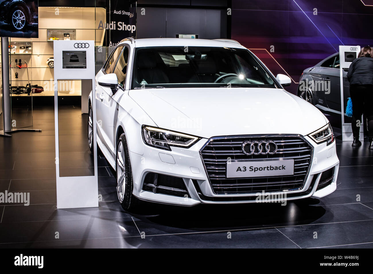 Brüssel, Belgien, Jan 2019 weiß Audi A3 Sportback zu Brüssel Motor Show, dritte Generation, Typ 8V, Auto von der Audi AG produziert Stockfoto