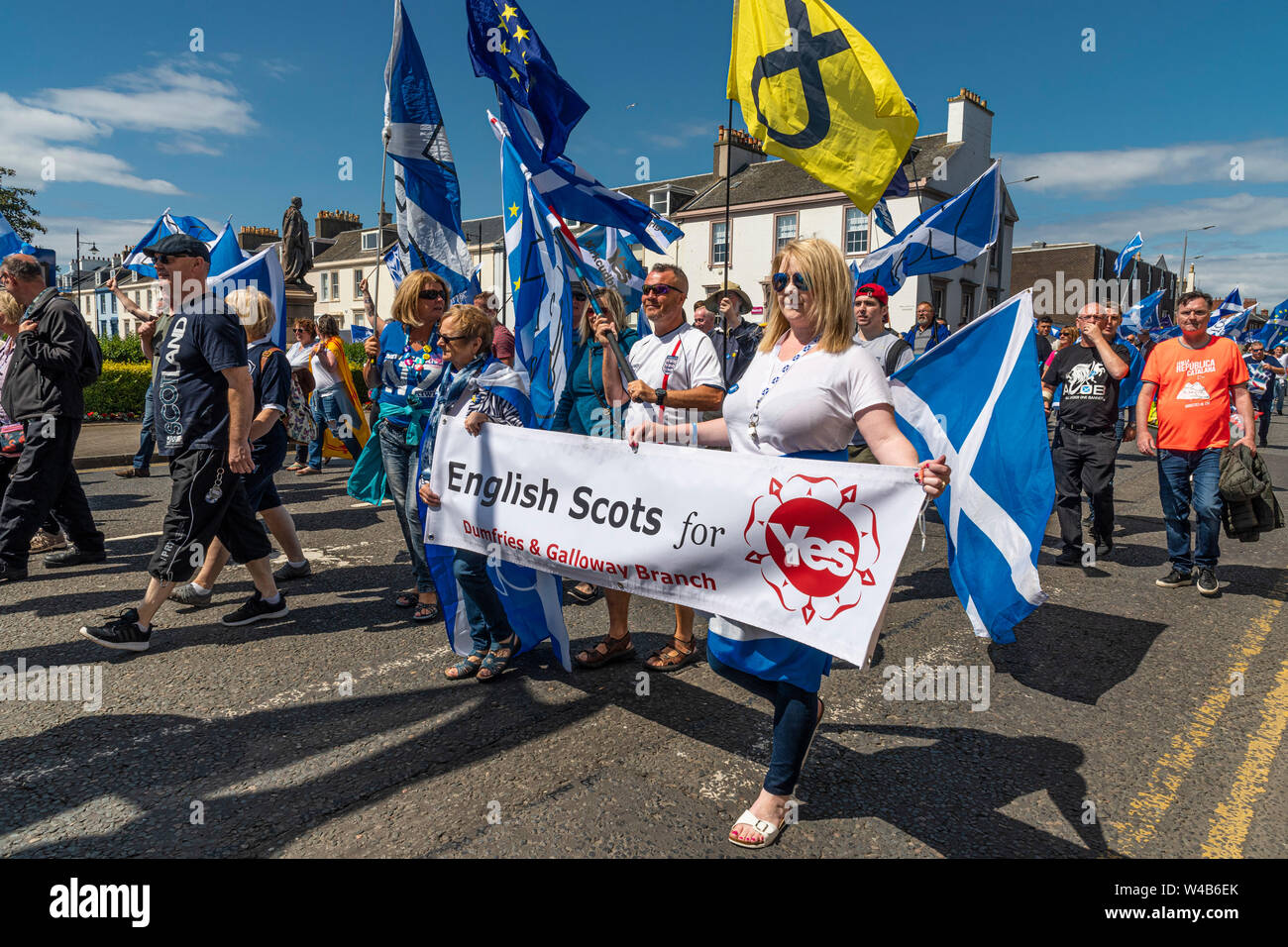 Ayr, alle unter einem Banner Unabhängigkeit März - 2019 Stockfoto