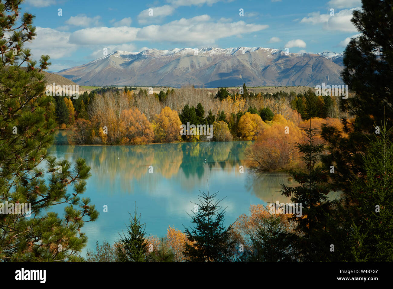 Lake Ruataniwha im Herbst und Ohau Range, Mackenzie Country, Südinsel, Neuseeland Stockfoto