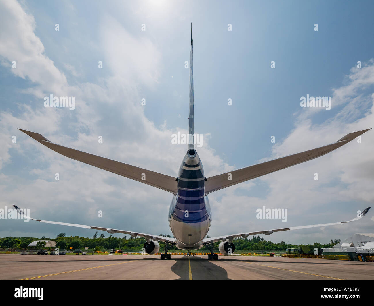 Singapur - Februar 4, 2018: Ansicht der Rückseite des Airbus A350-1000 XWB in Airbus Werk Lackierung bei der Singapore Airshow am Changi Exhibition Centre in Singapur Stockfoto
