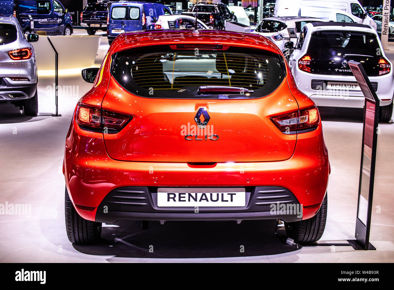 Brüssel, Belgien, Jan 2019 rot metallic Renault Clio IV, Brüsseler Motor Show, die vierte Generation des Kombi Auto von Renault produziert Stockfoto