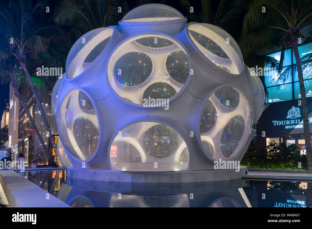 Fliegen Auge Kuppel (© BUCKMINSTER FULLER INST 2014) Einfahrt zur Tiefgarage PALM COURT MIAMI DESIGN DISTRICT MAIMI FLORIDA USA Stockfoto