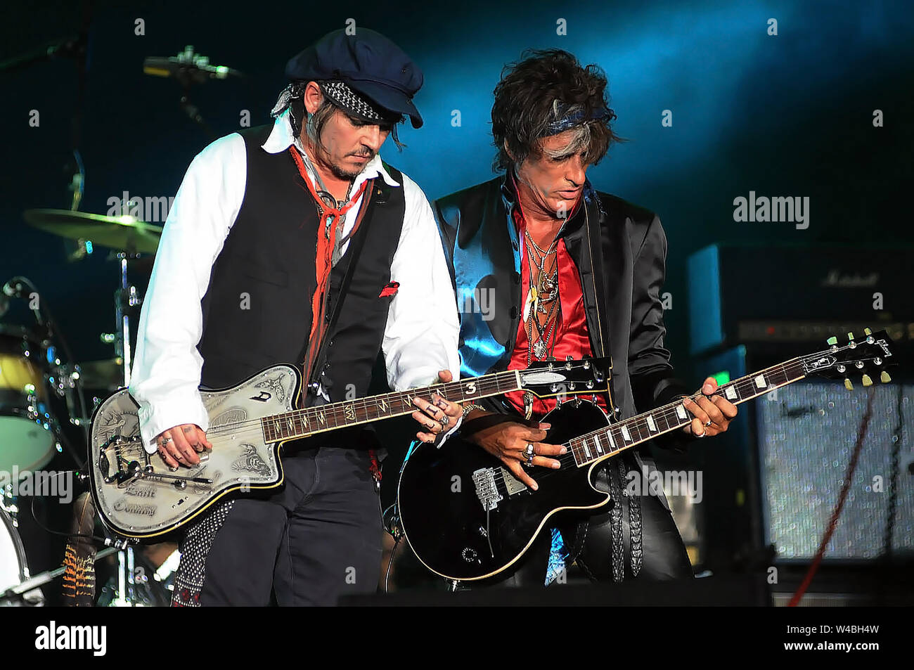 Rio de Janeiro, 24. September 2015. Die Gitarristen Johnny Depp und Joe Perry bei ihrem Konzert der Band Hollywood Vampire bei Rock in Rio 2015 in Ri Stockfoto