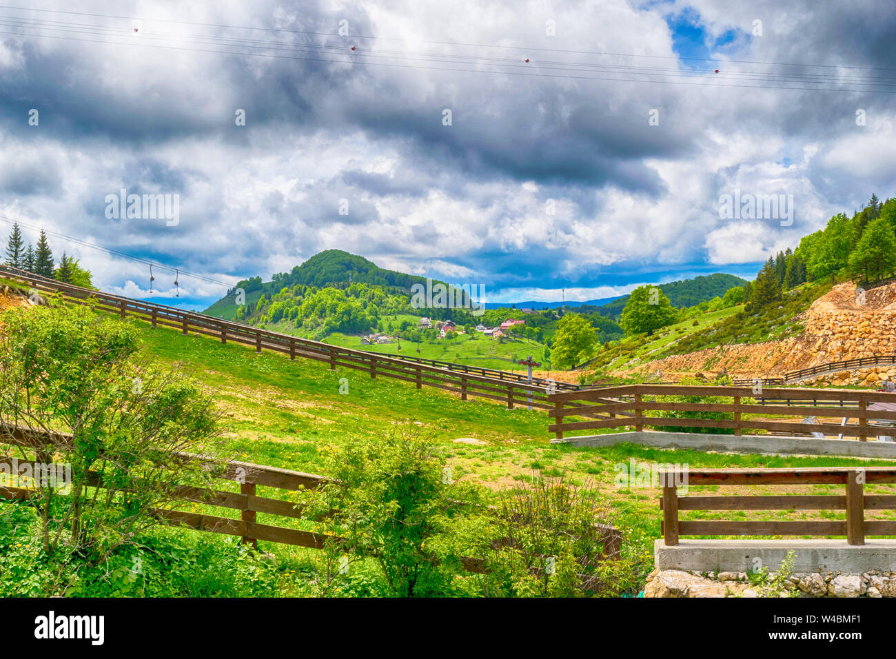 Bergwelt im Sommer - HDR-Bild Stockfoto