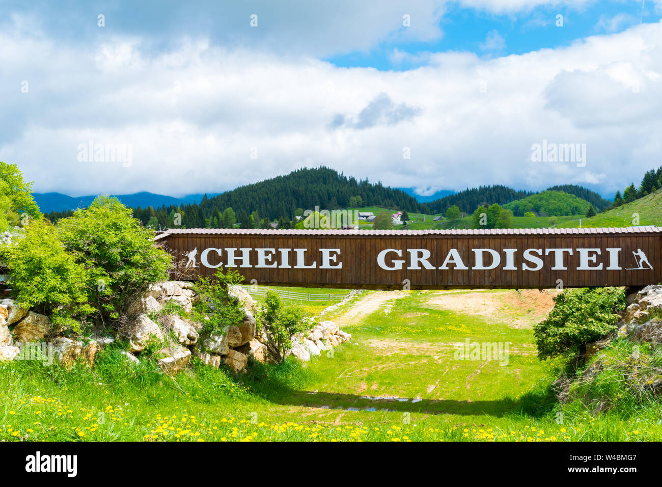 Cheile Gradistei, Fundata, Rumänien - 25. Mai 2019: Cheile Gradistei Brücke, Fundata, Brasov, Rumänien. Stockfoto