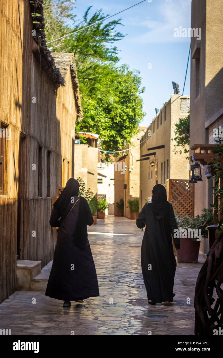 Dubai, VAE - Dezember 1, 2018: Al Fahidi im Historischen Viertel, auch bekannt als Al Bastakiya. Stockfoto