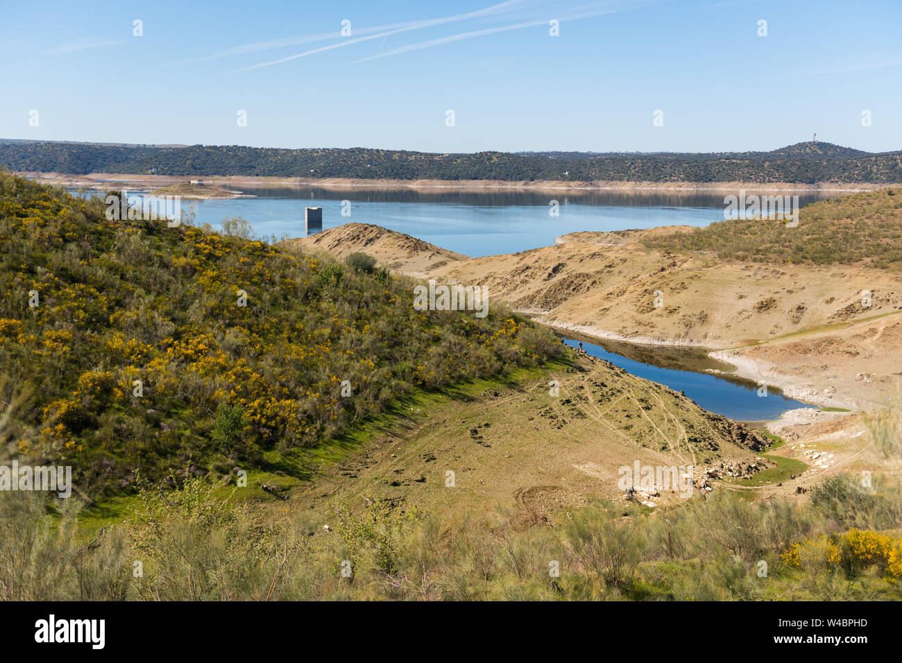 Turm von Floripes untergetaucht im Wasser des Tejo in den Stausee von Jose Maria Oriol in der Nähe von Garrovillas de Alconetar Stockfoto