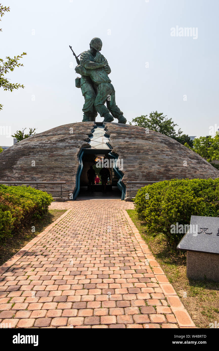 Statue von Brüdern im War Memorial von Korea für eine friedliche Wiedervereinigung. Yongsan, Seoul, Südkorea, Asien. Stockfoto