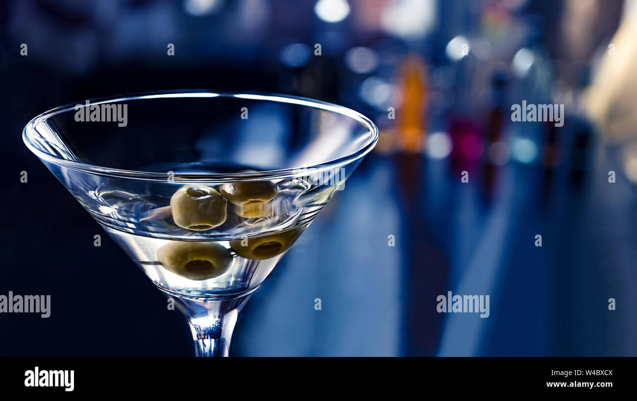 Cocktail Wodka Martini hautnah. Party in einem Nachtclub. Cocktail007. Stockfoto