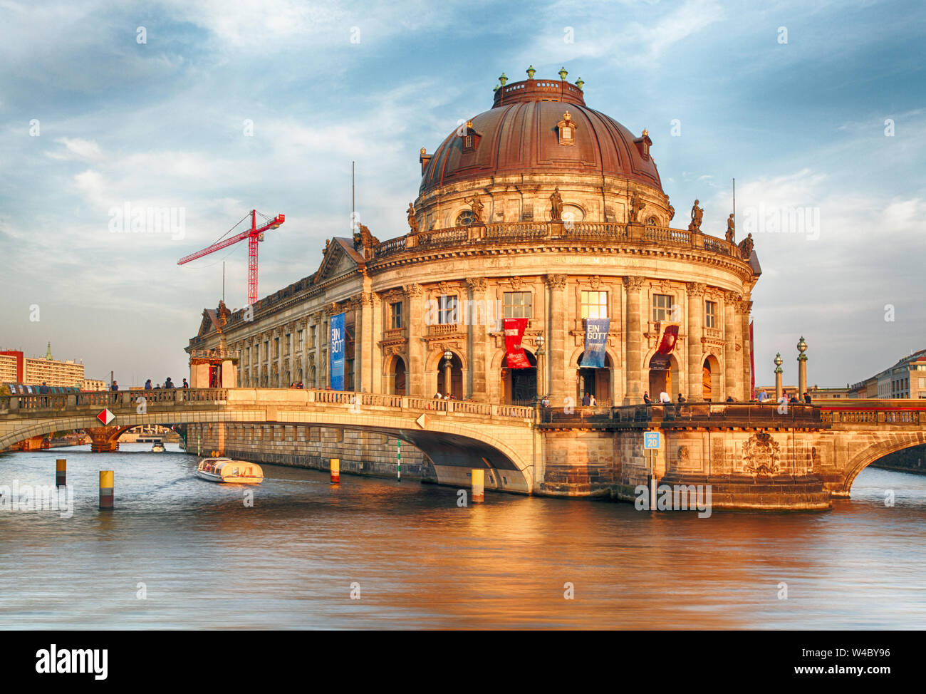 Bode Museum in Berlin bei Sonnenuntergang Stockfoto
