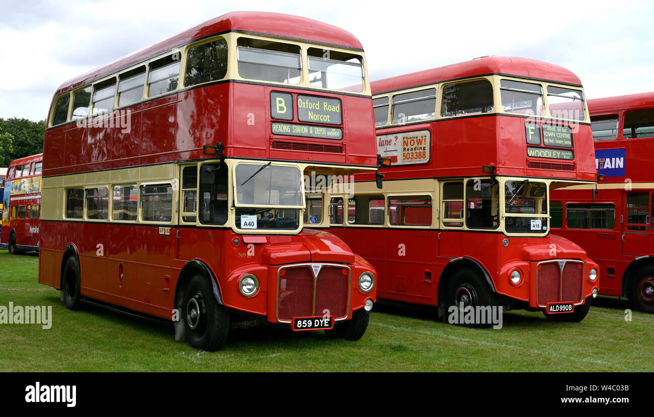 Line-up von Vintage Busse auf der Alton jährliche Bus zeigen, Alton, Hampshire, Großbritannien Stockfoto