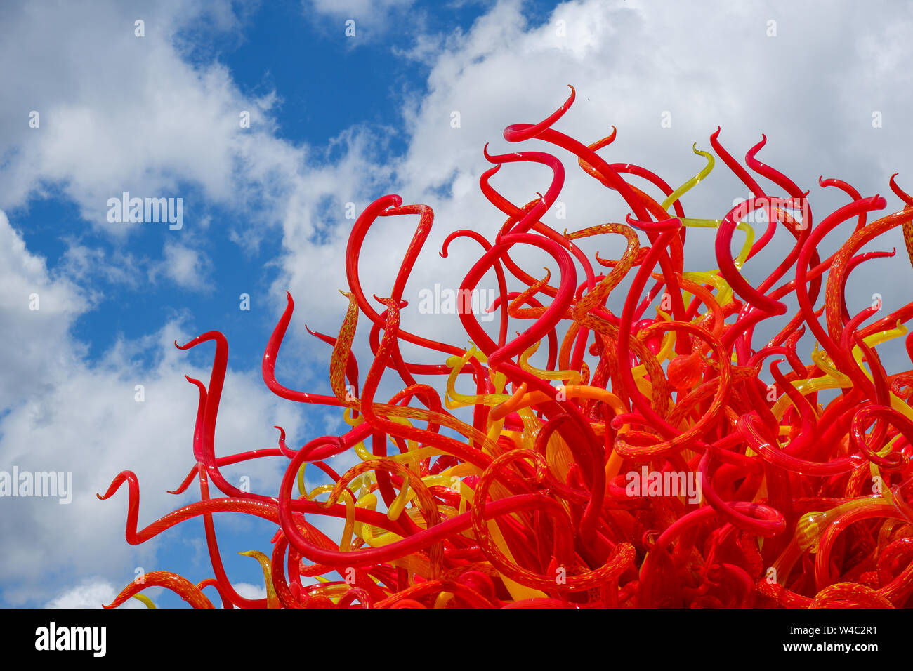 "Sommer Sonne' Chihuly: Reflexionen über die Natur von Kew Gardens - Dale Chihuly Glas Kunstwerke Ausstellung, London Stockfoto