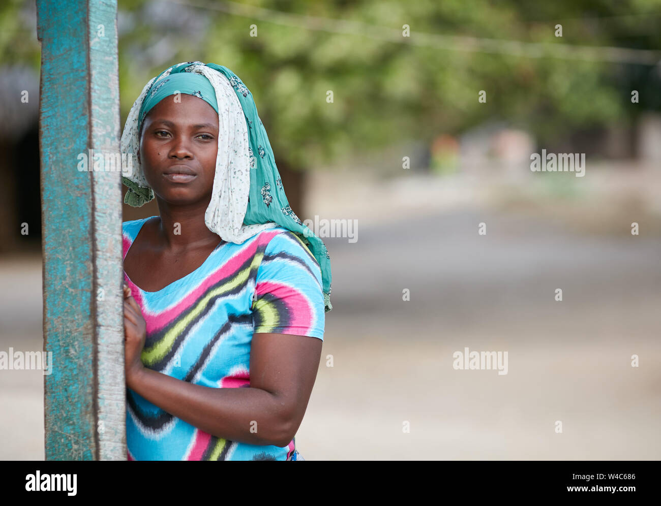 Portrait einer jungen schönen afrikanischen Frau Stockfoto