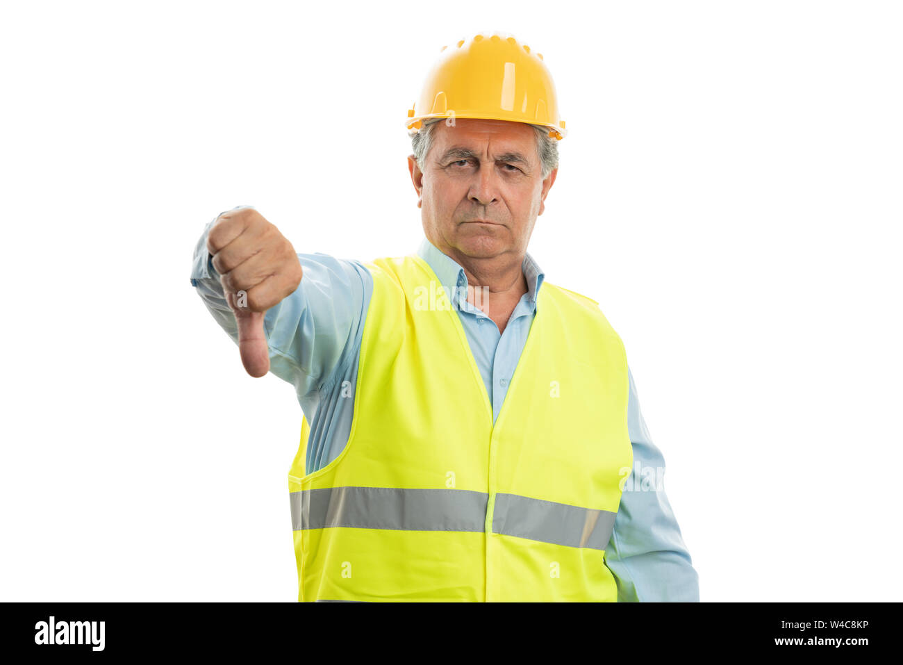 Wütend männlichen Builder zeigen Daumen nach unten als abneigung Geste auf weißem studio Hintergrund isoliert Stockfoto