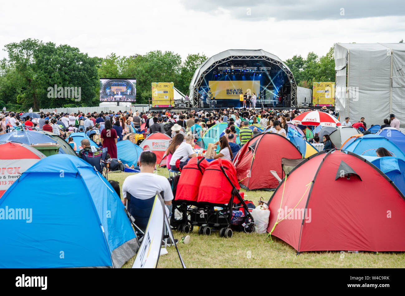 London, UK, 21. Juli 2019: Das Barrio Fiesta 2019 fand auf Apps Court Farm an der Walton-on-Thames. Ein jährliches Festival philippinische Nahrung und Kultur. Stockfoto