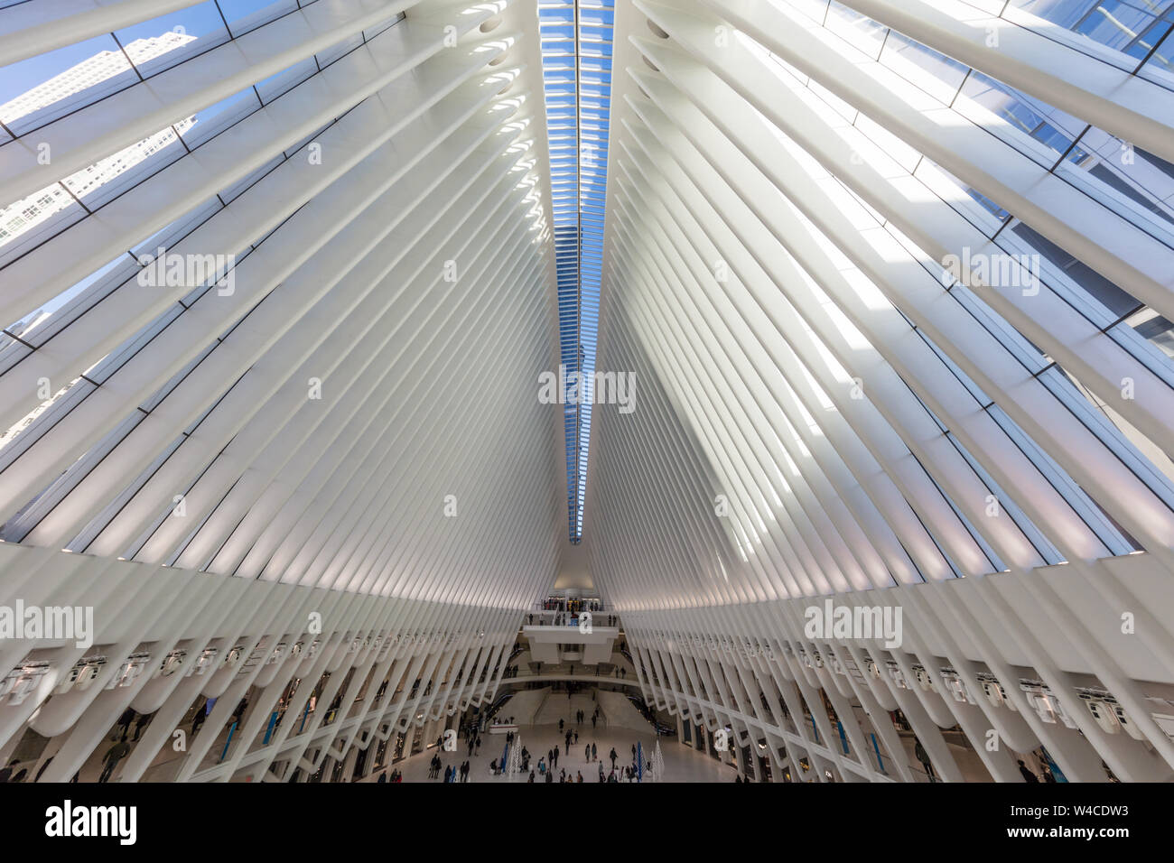 NEW YORK CITY - 25. MÄRZ 2018: Innenansicht des Occulus World Trade Center Station Design von Architekt Manhattan Sehenswürdigkeiten Stockfoto
