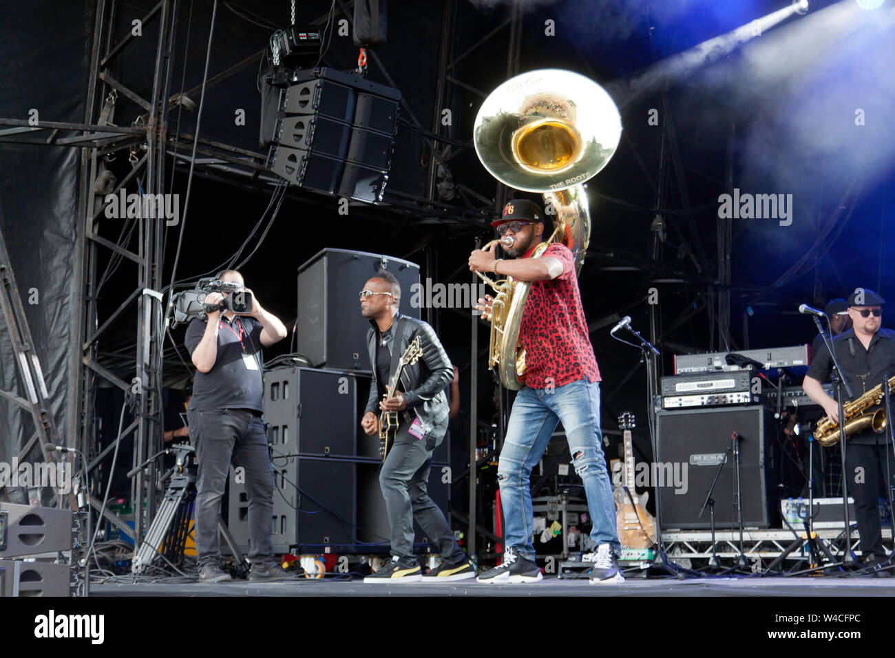 Tuba Gooding, Jr. (Damon Bryson) und Captain Kirk Douglas mit den Wurzeln, auf der Hauptbühne am OnBlackheath Music Festival 2019 Stockfoto