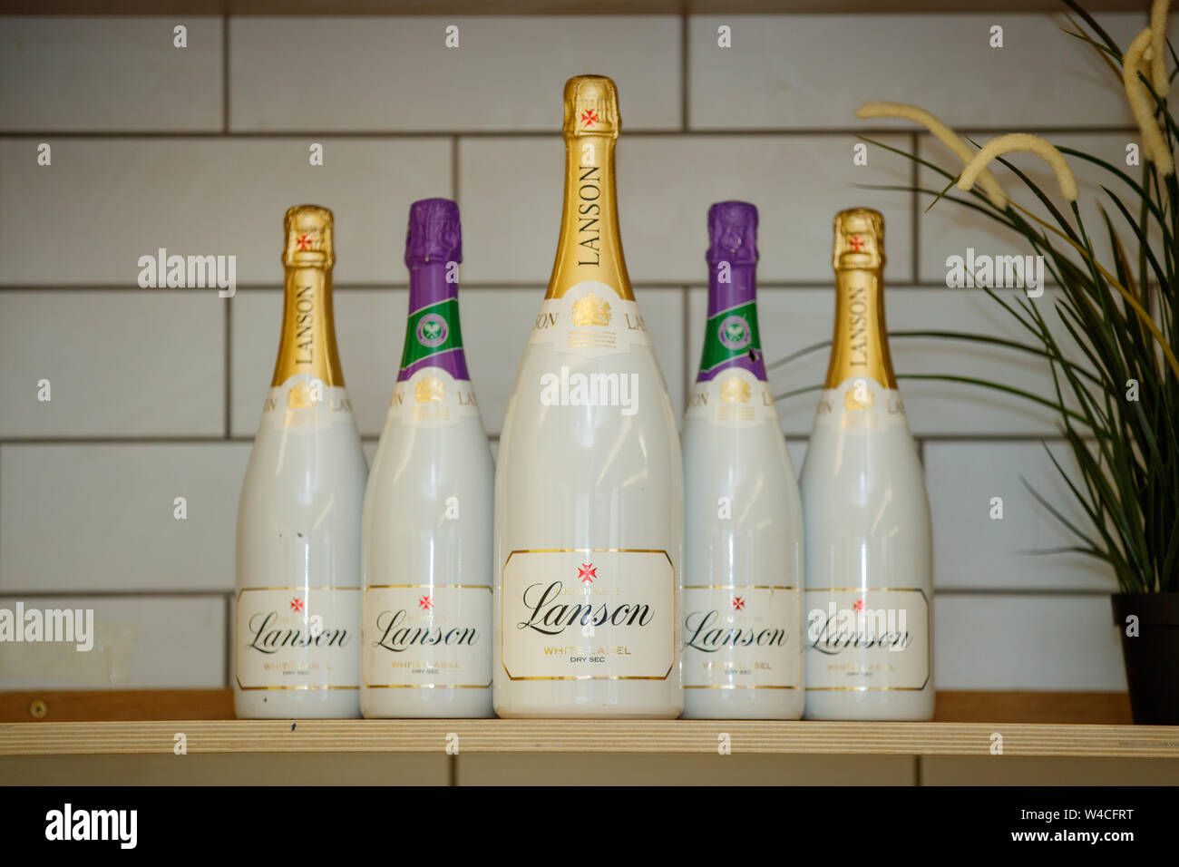 Vintage Luxus Franzosisch Champagner Stockfotos Und Bilder Kaufen Alamy