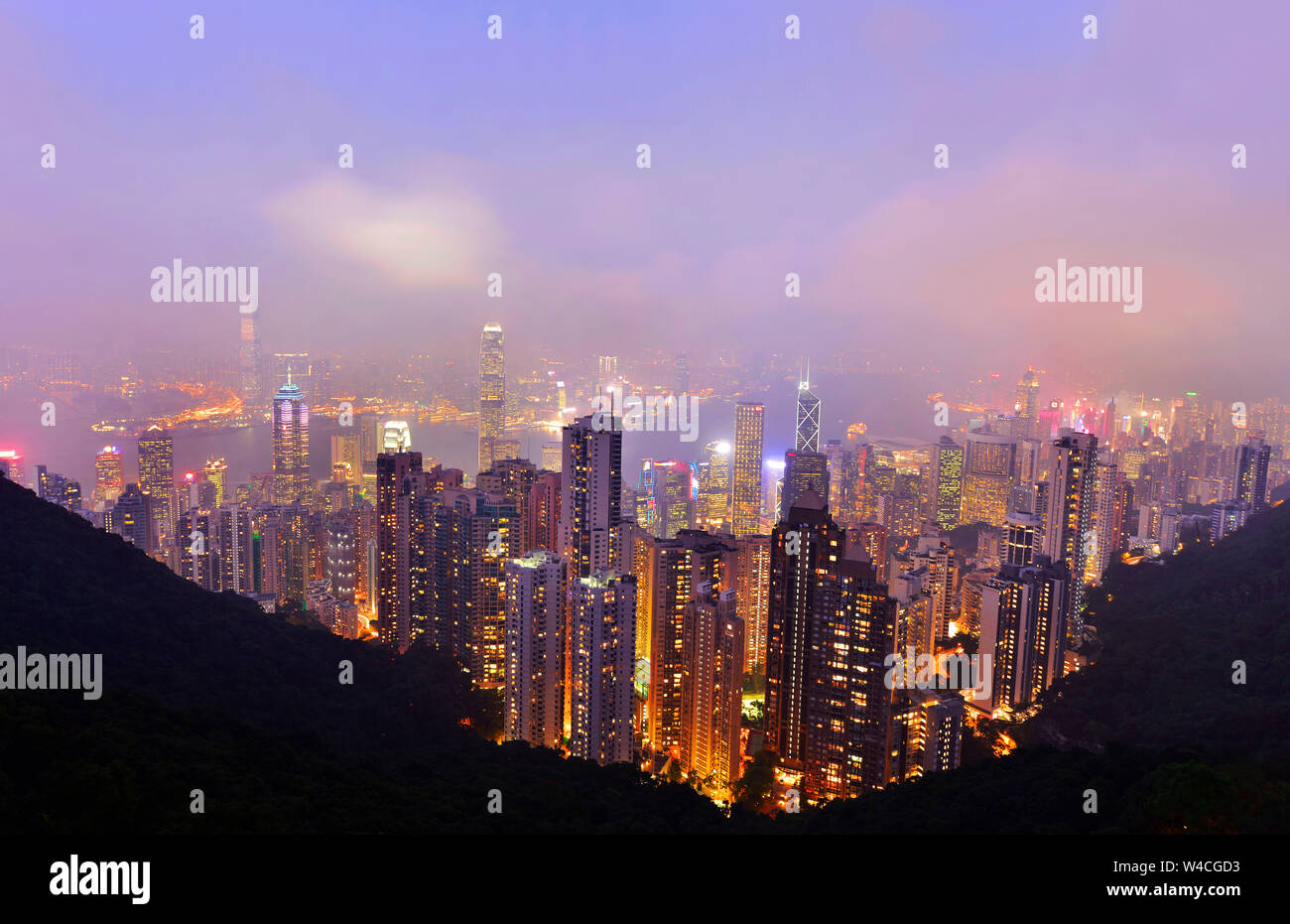 Der Peak bei Nacht ist es eines der berühmten View Point Sehenswürdigkeiten in Hong Kong Stockfoto