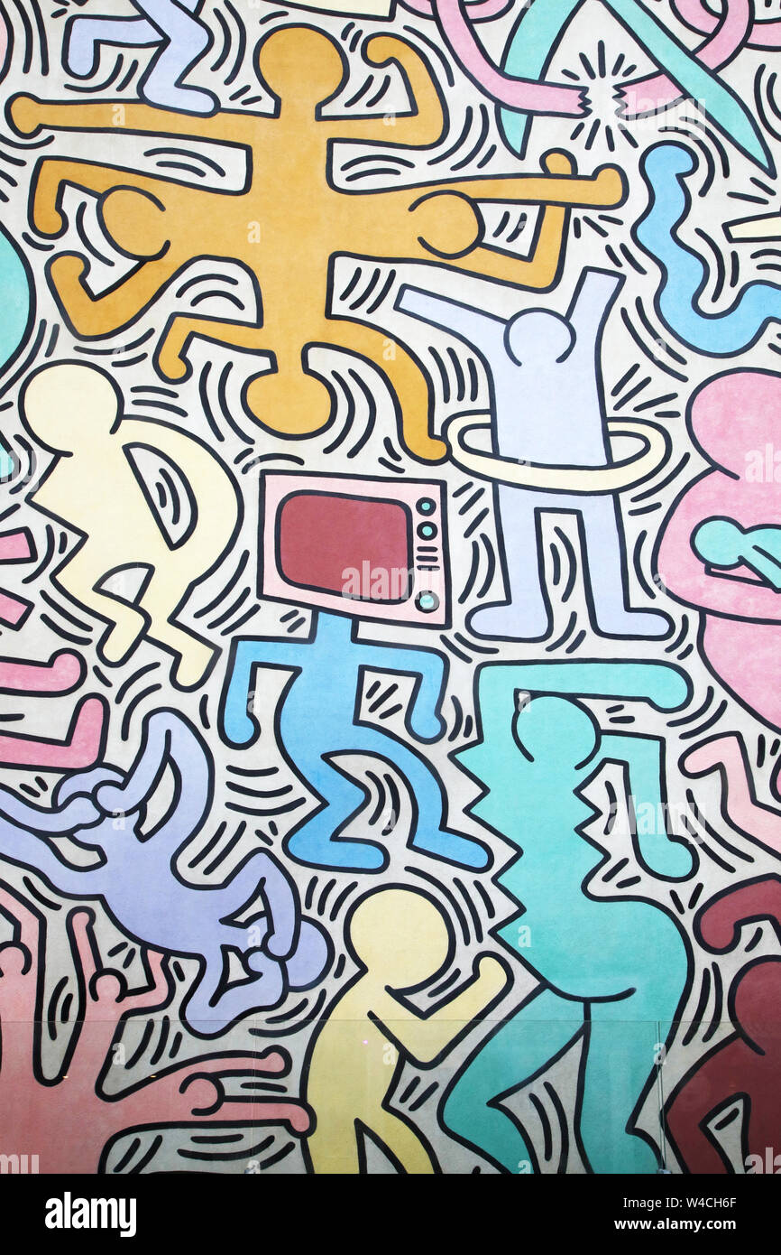 Zahlen von Keith Haring gemalt, senkrecht. Aus einer riesigen außenpool Artwork (Tuttomondo genannt) in Pisa, Italien, im Jahr 1989 gemalt. Stockfoto