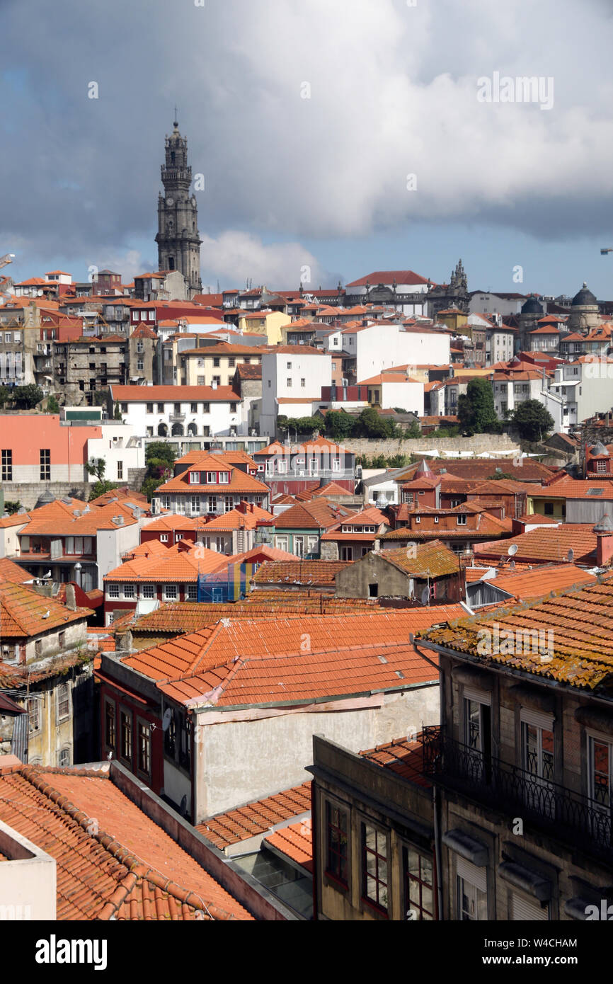 Roten Dächer von Porto (Oporto) Hauptstadt von Portugal Stockfoto