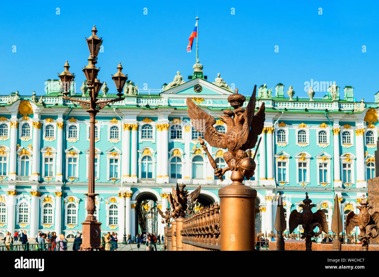 Sankt Petersburg, Russland, April 5, 2019. Winter Palace und der Eremitage. Das Winterpalais war die offizielle Residenz der russischen Emp Stockfoto