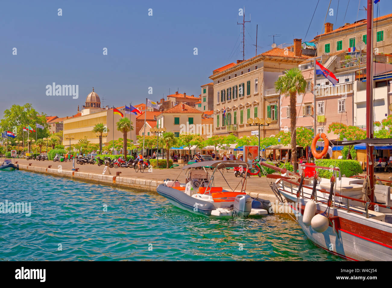 Waterfront von Sibenik in der dalmatinischen Region Kroatiens. Stockfoto