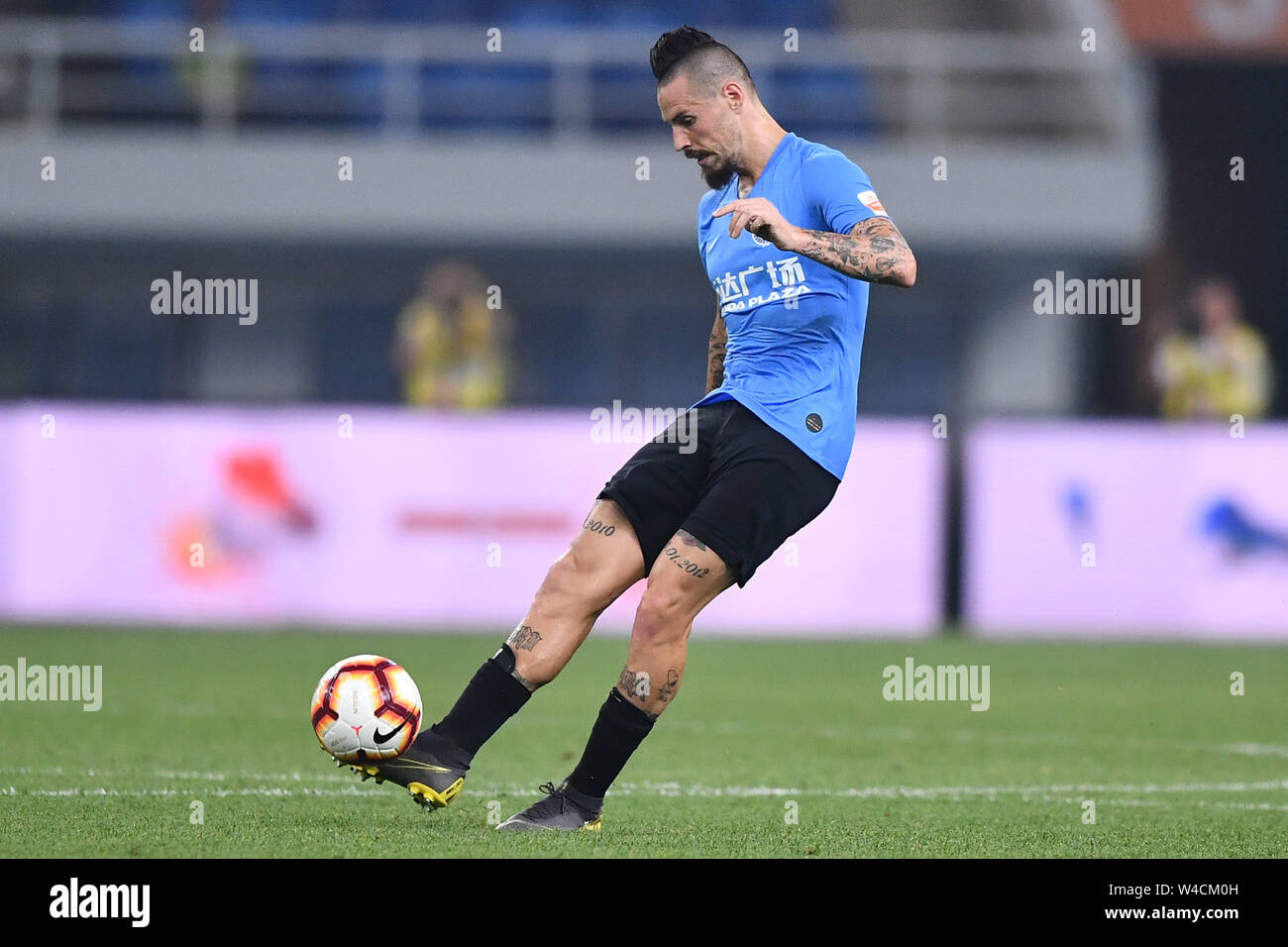 Slowakischen Fußballspieler Marek Hamsik von Dalian Yifang F.C. spielt während der 19. Runde der Chinese Football Association Super League (CSL) gegen Tianjin TEDA in Tianjin, China, 20. Juli 2019. Das Match endete mit einem Unentschieden 3-3. Stockfoto