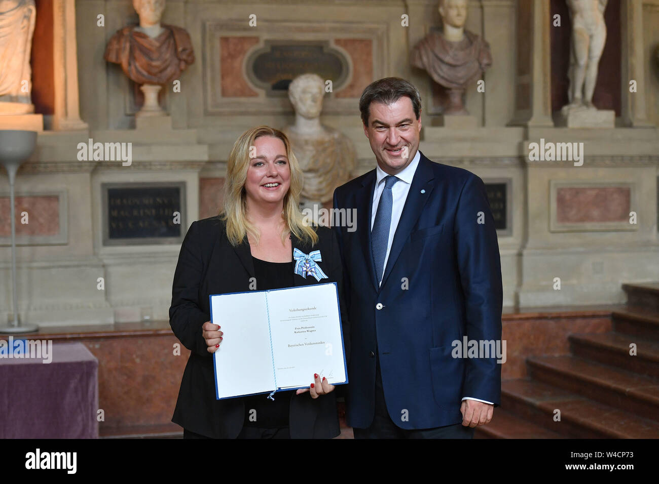 Katharina Wagner, Markus Soeder (Der bayrische Ministerpraesident und CSU-Vorsitzende). Präsentation des Bayerischen Verdienstordens im Antiquarium der Residenz München am 22.07.2019, | Verwendung weltweit Stockfoto