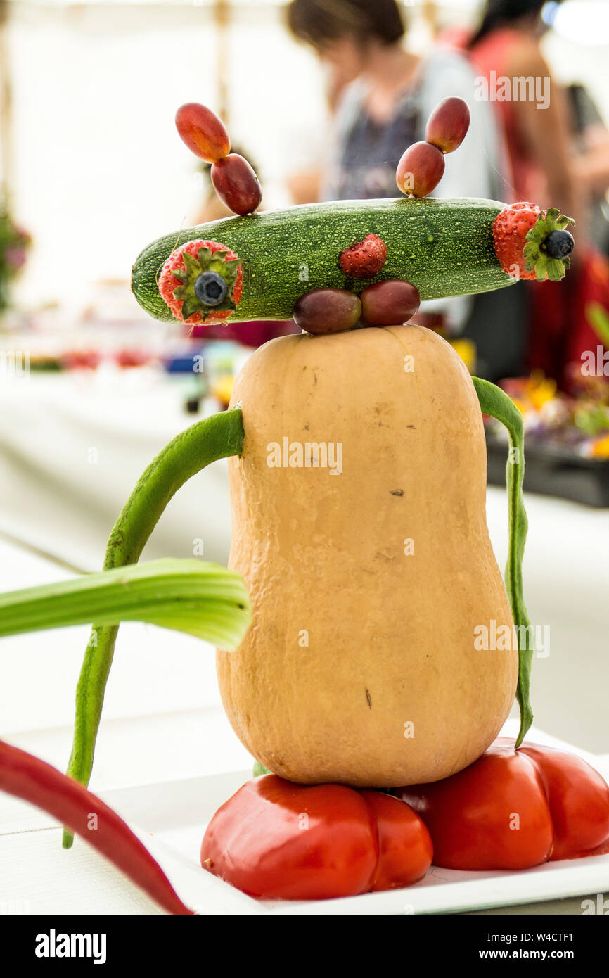 Monster aus Gemüse - Wettbewerb Eintrag Llanfyllin Dorf zeigen, Wales  Stockfotografie - Alamy