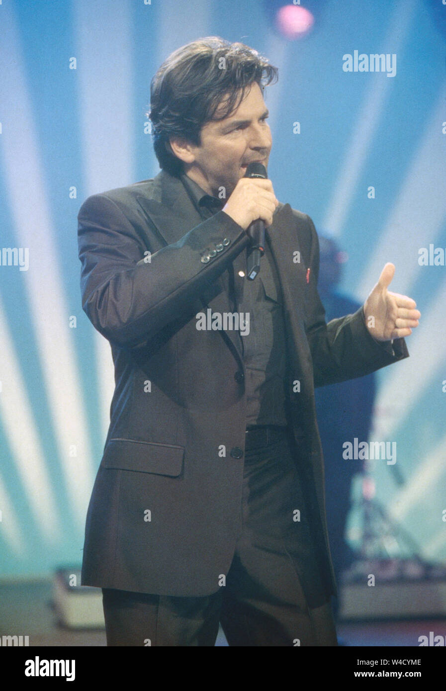 Thomas Anders von 'Modern Talking', die deutsche Popband, bei einem Revivalkonzert, Deutschland 1998. Der moderne deutsche Pop Band spreche' an ein Revival Konzert Relaunch, Deutschland 1998. Stockfoto