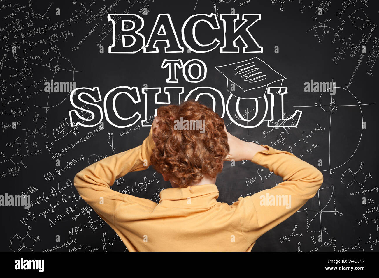 Kid zurück gegen Text zur Schule Schockiert Stockfoto