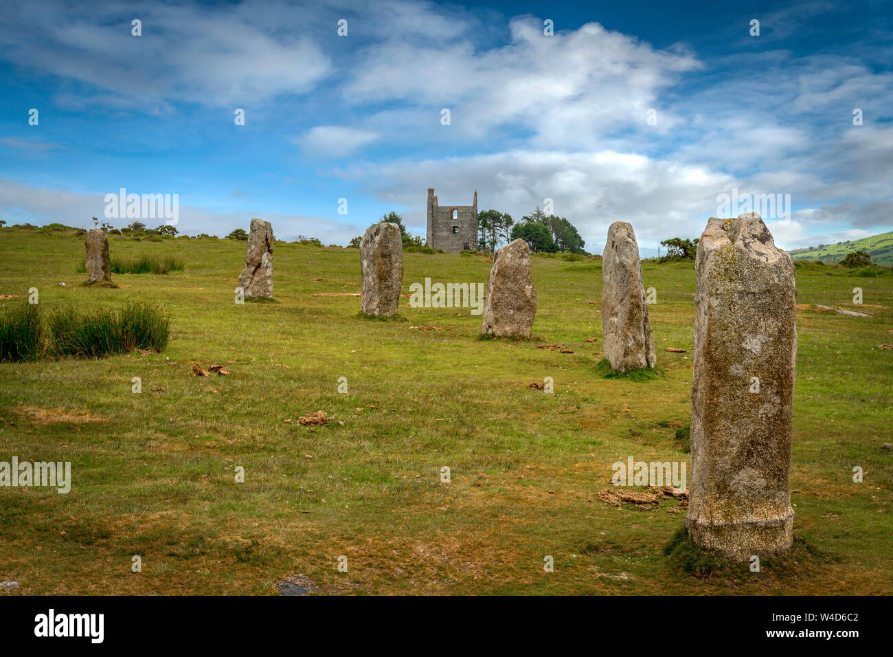 Diese sind 'The Hurlers' Teil von drei Steinkreise an Schergen, Cornwall Die vertikal oder senkrecht stehenden Steinen werden als Menhir ist bekannt Stockfoto