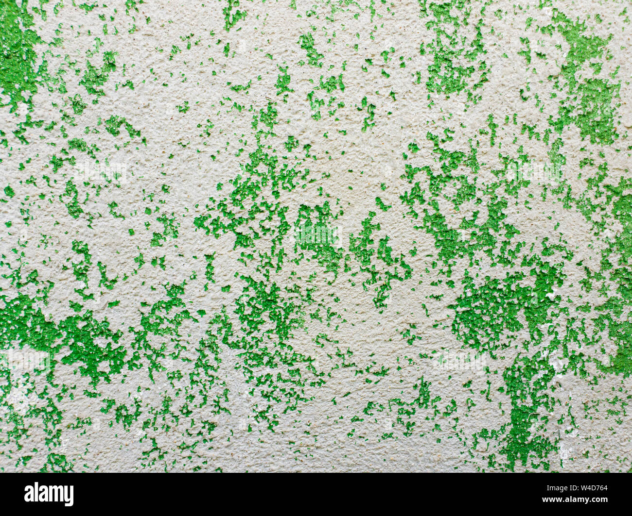 Abstrakte Fläche als grüne Farbe eine Betonwand Hintergrund. Alte grungy, verwitterte lackiert Baustruktur. Risse, dreckige Textur w Stockfoto