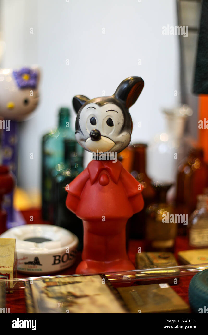 Vintage Kunststoff Mickey Mouse Abbildung an Retro und Vintage Design Expo in Helsinki, Finnland Stockfoto