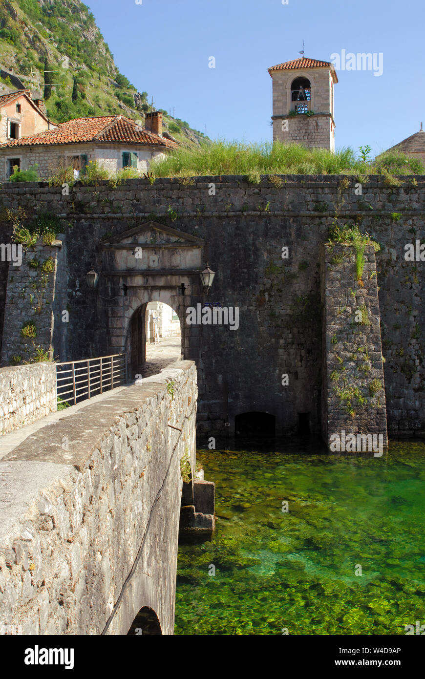 Tor und Brücke der alten Stadt Kotor, Montenegro Stockfoto