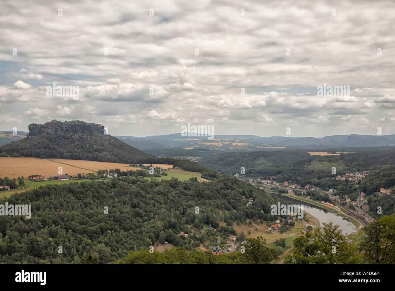 Elbe Valley in der Nähe von Königstein, Sachsen, Deutschland Stockfoto