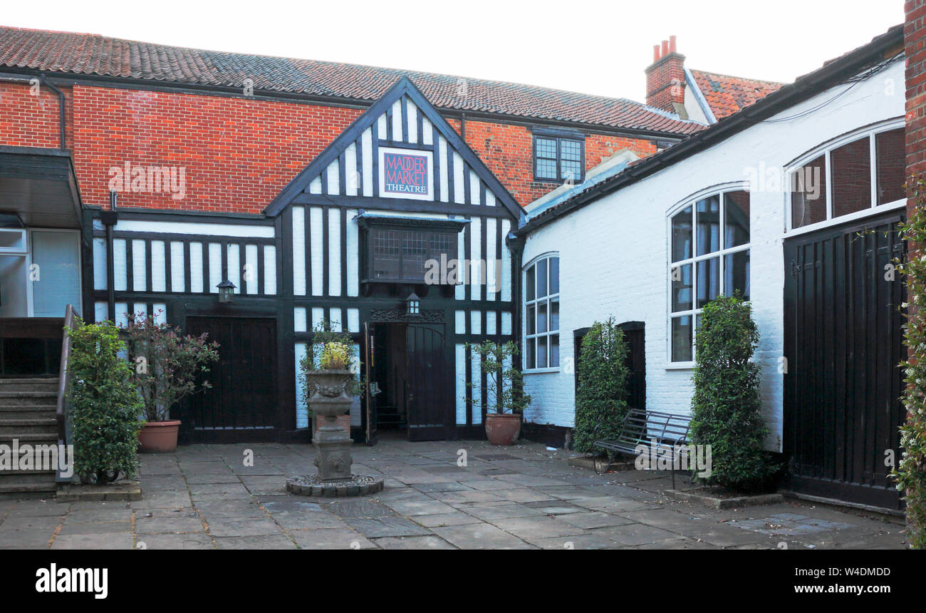 Ein Blick auf die maddermarket Theatre in St John's Alley in der Stadt Norwich, Norfolk, England, Vereinigtes Königreich, Europa. Stockfoto