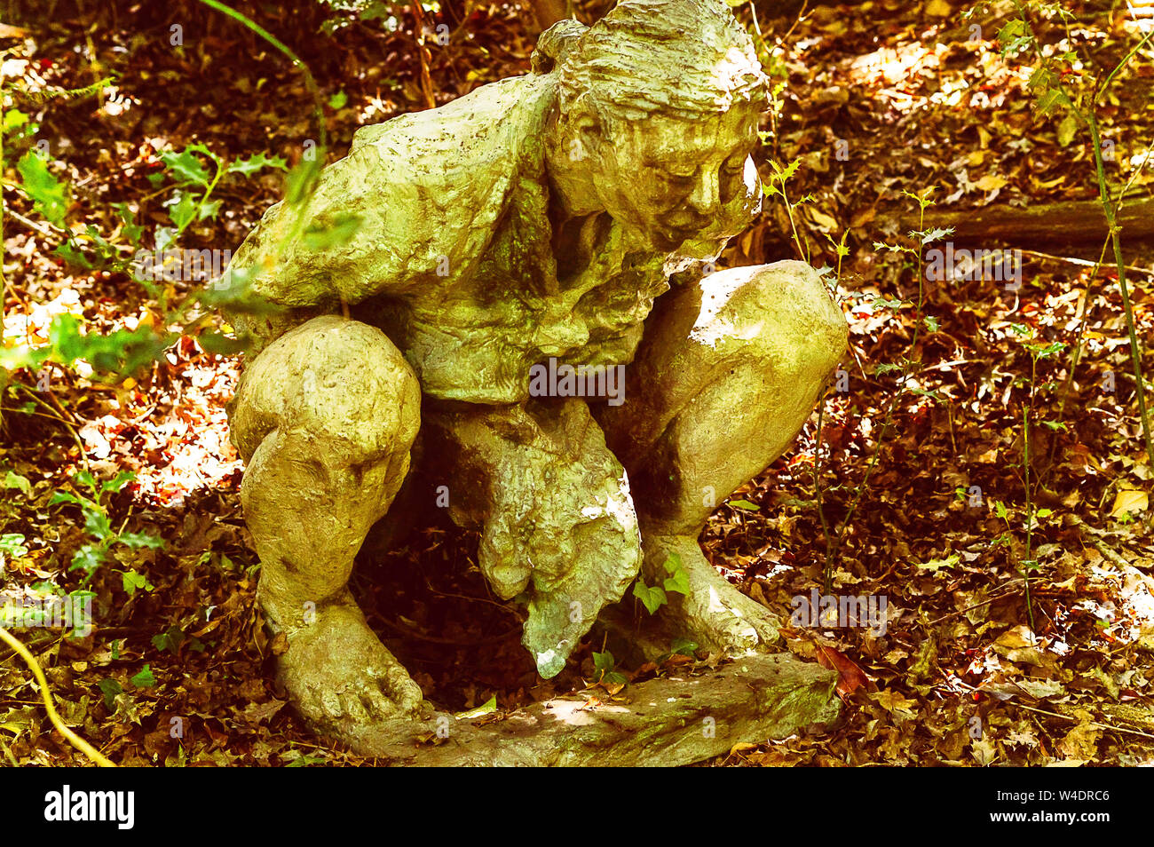 Ein kleiner Stein Kunst Skulptur auf Anzeige an eine Skulptur Park Stockfoto