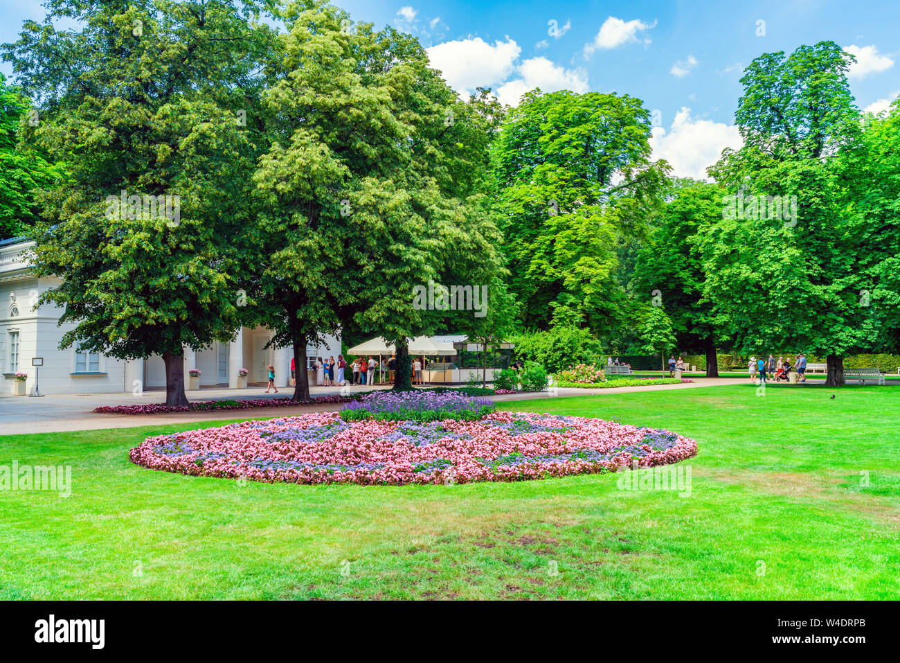 Warschau, Polen - 19 Juli, 2019: Lazienki Park ist der größte Park in Warschau. Es ist von Touristen aus ganz Polen und der Welt besucht und dient als Stockfoto