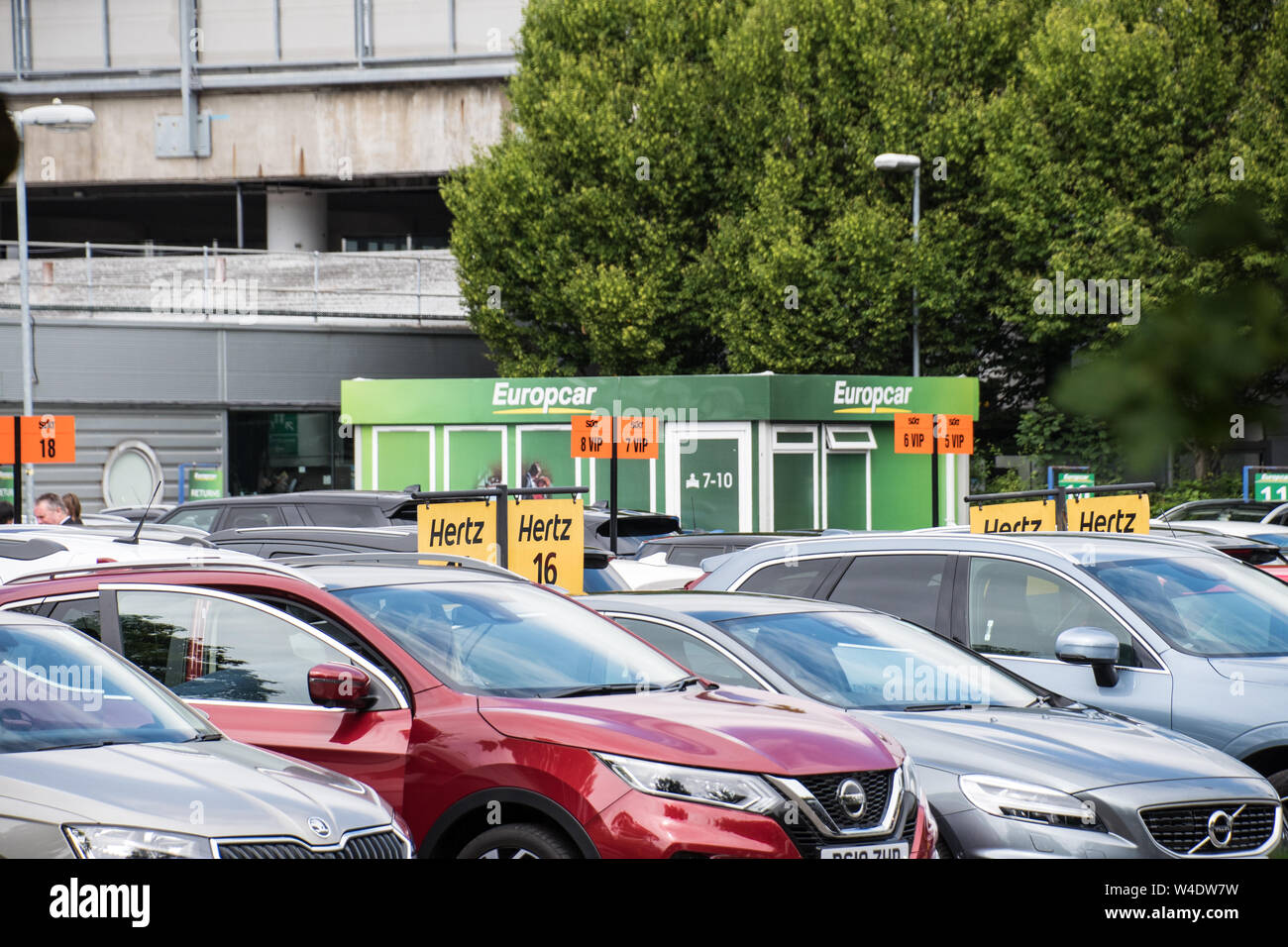 Mietauto flughafen -Fotos und -Bildmaterial in hoher Auflösung – Alamy
