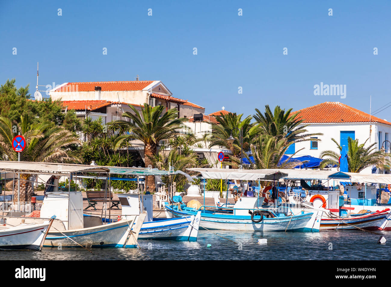 Er Hafen von Skala Kallonis, berühmt für die lokalen Sardine oder papalina, dass sie den örtlichen Fischern Fisch während Anfang August. Stockfoto