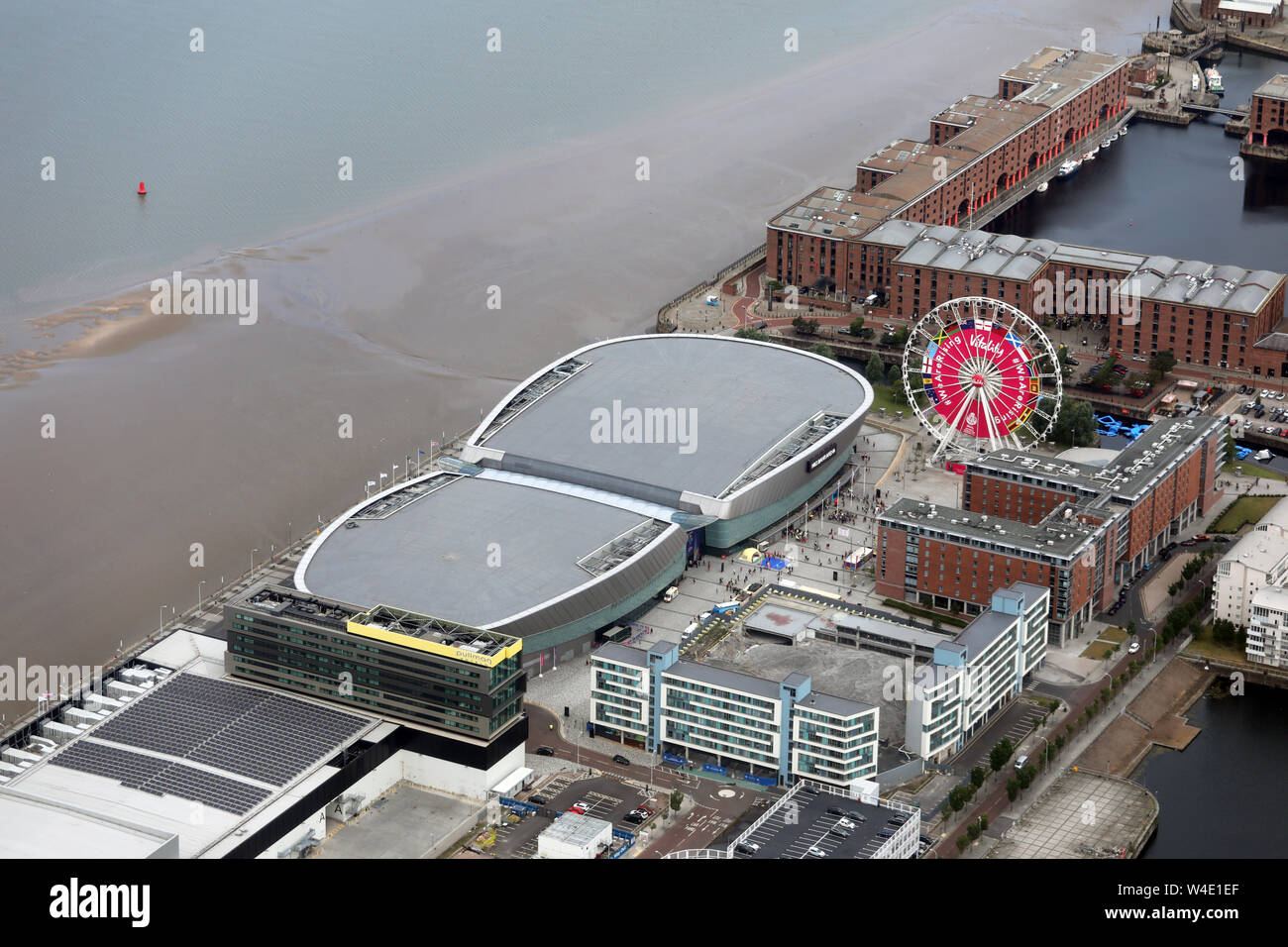Luftaufnahme der M&S-Bank Arena & ACC Convention Centre, Liverpool, Großbritannien Stockfoto